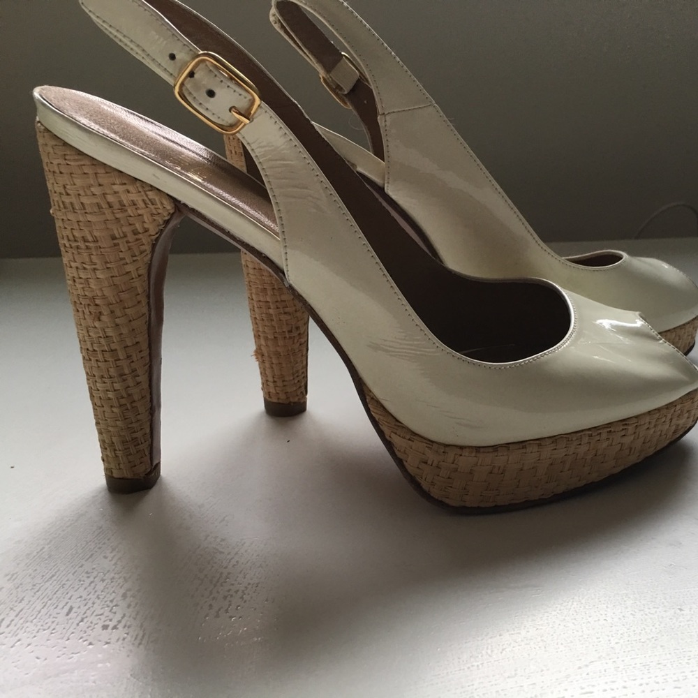 Stuart Weitzman beige/tan  patent leather heels worn once  sz 9